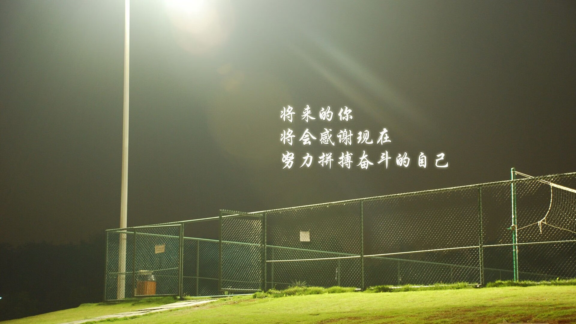 天空跳伞表演，飞越云端感受自由体验，空中跳伞的视频