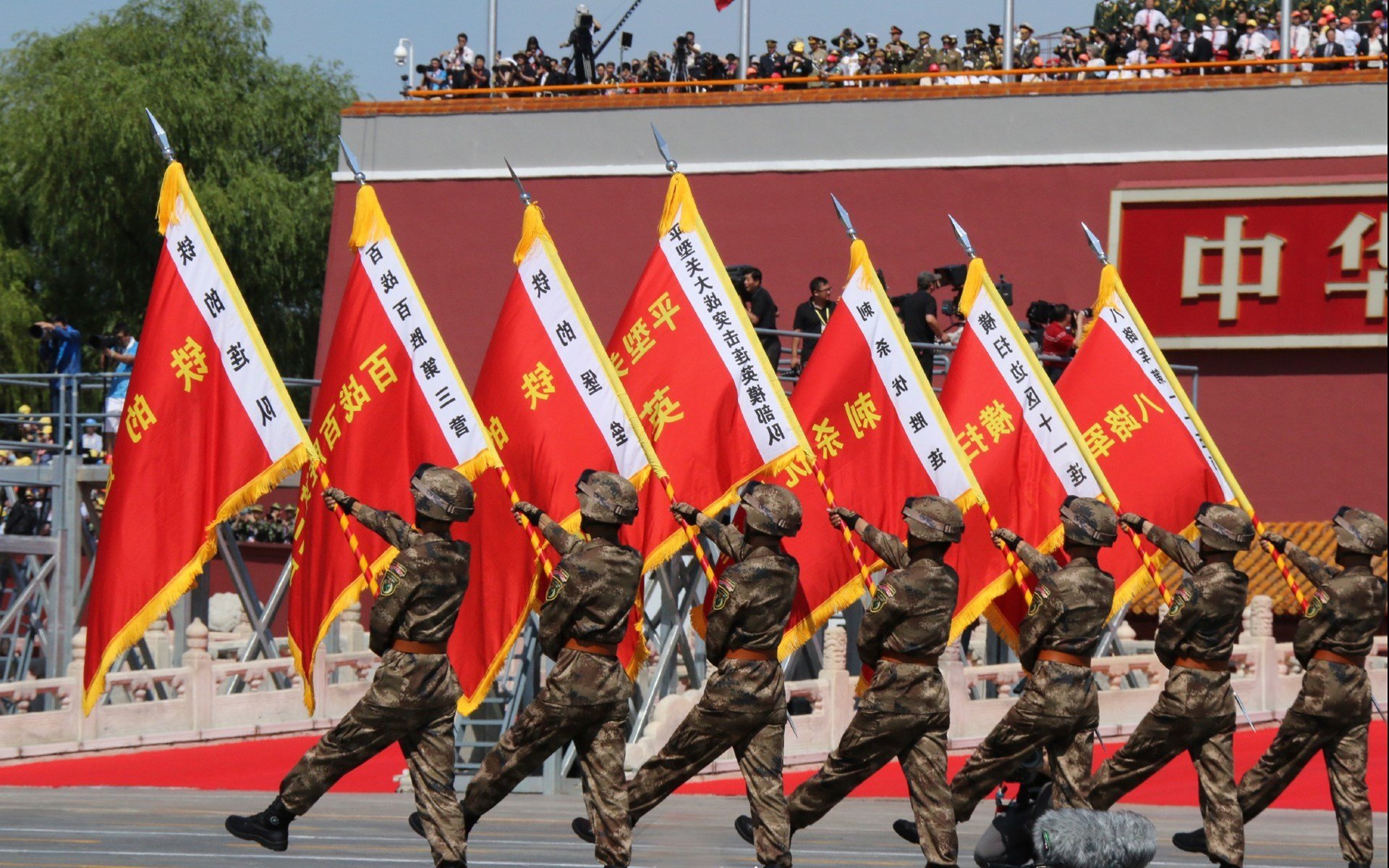 欧洲豪门联赛战绩变数大，米兰双雄前途未卜，冠军欧洲豪门队报